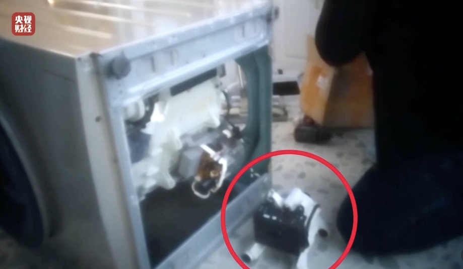 315晚会曝光第三个行业乱象：维修刺客啄木鸟 啄木鸟家庭维修只开个水龙头收费100元