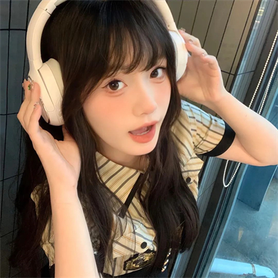 北京结伴旅游美女主播召寒雁